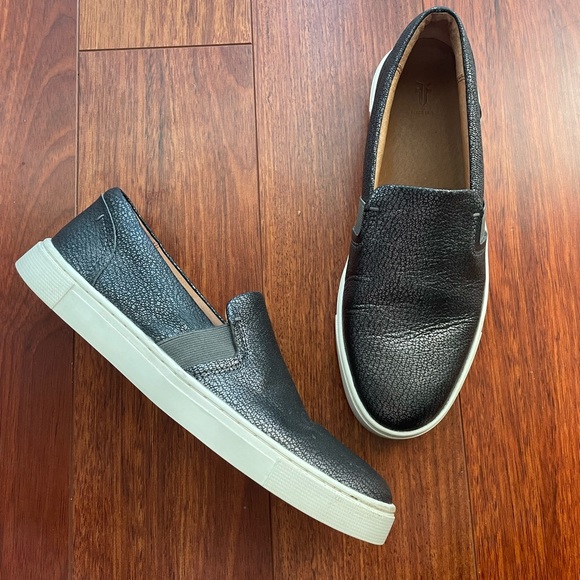 Frye Ivy Slip On Sneakers in Pewter Metallic Silver Size 7 - Picture 2 of 8